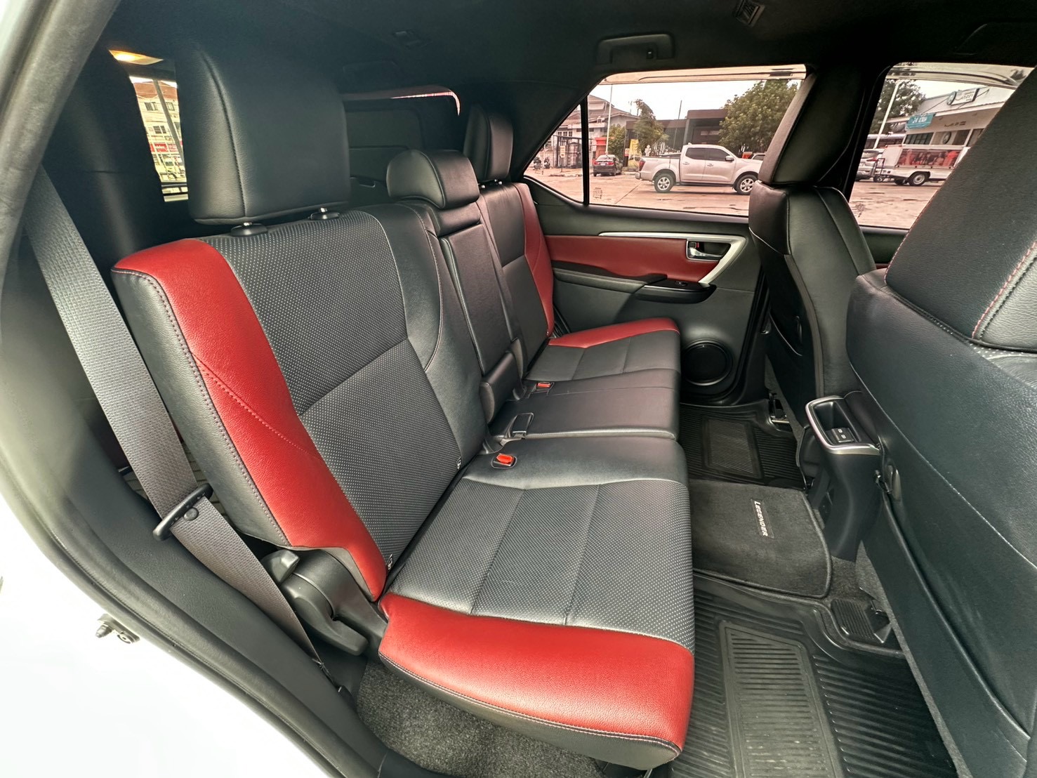 Toyota fortuner 2.4 รุ่น Legender ปี 2022 รูปที่ 17