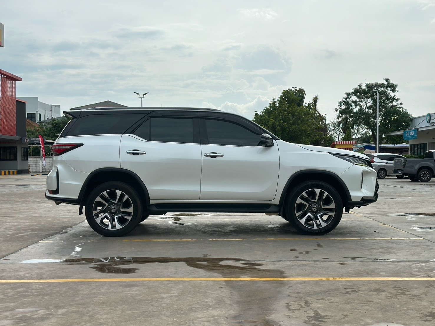 Toyota fortuner 2.4 รุ่น Legender ปี 2022 รูปที่ 5