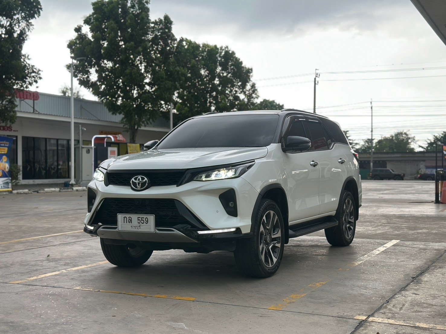 Toyota fortuner 2.4 รุ่น Legender  ปี 2022  รูปที่ 2