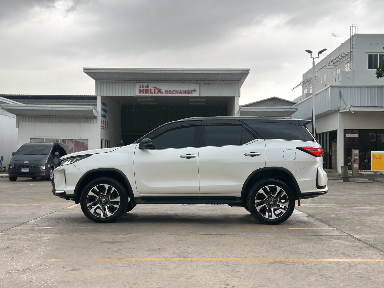 Toyota fortuner 2.4 รุ่น Legender  ปี 2022  รูปที่ 4