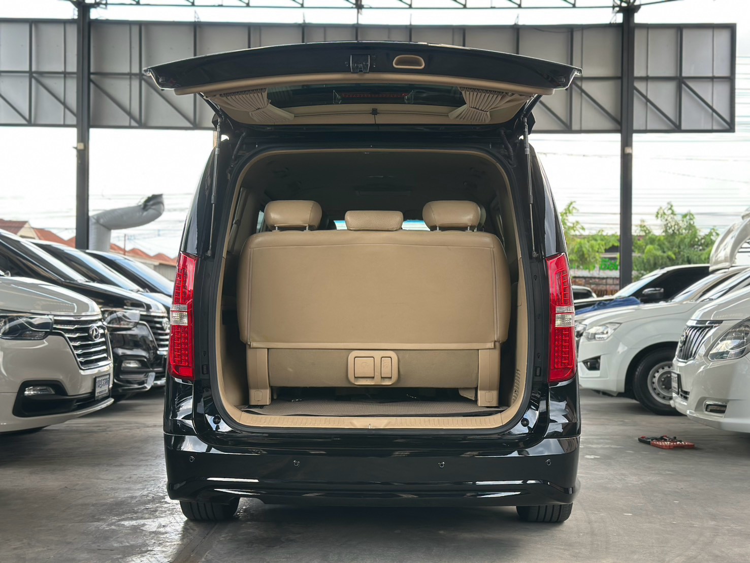 Hyundai H-1 2.5 รุ่น Deluxe ปี 2016 รูปที่ 6