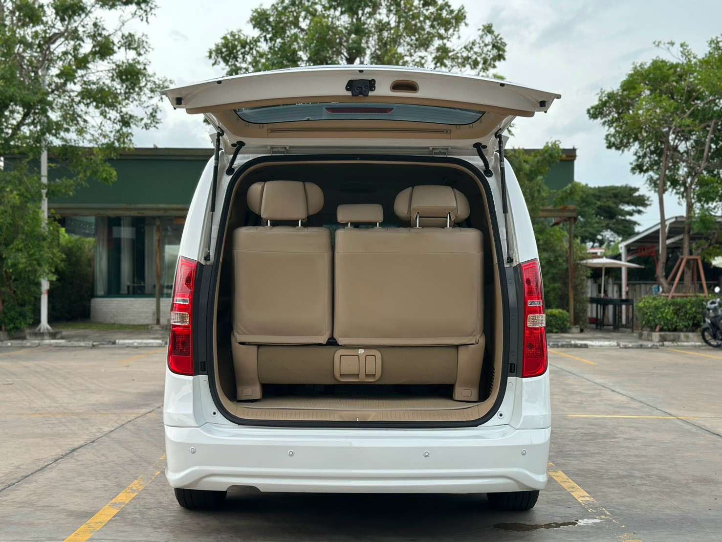 🚐✨Hyundai Grand Starex 2.5 ปี 2017 VIP 7 ที่นั่ง✨🚐 รูปที่ 7