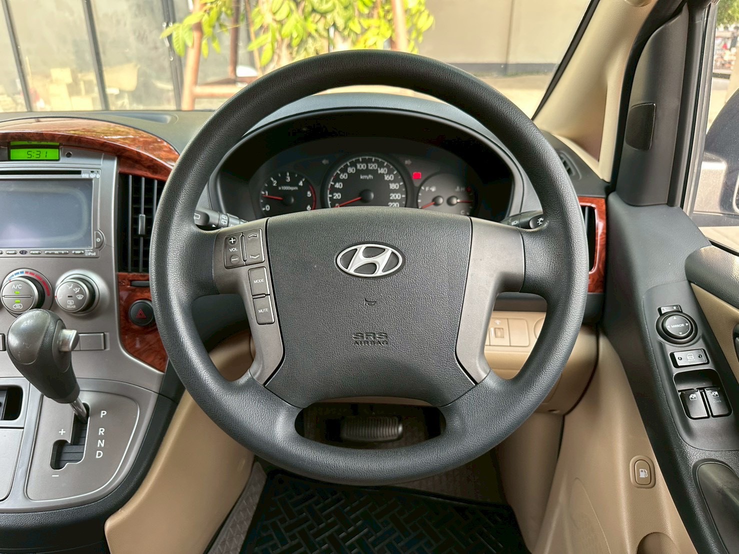 Hyundai H-1 Deluxe ปี2011 รูปที่ 12