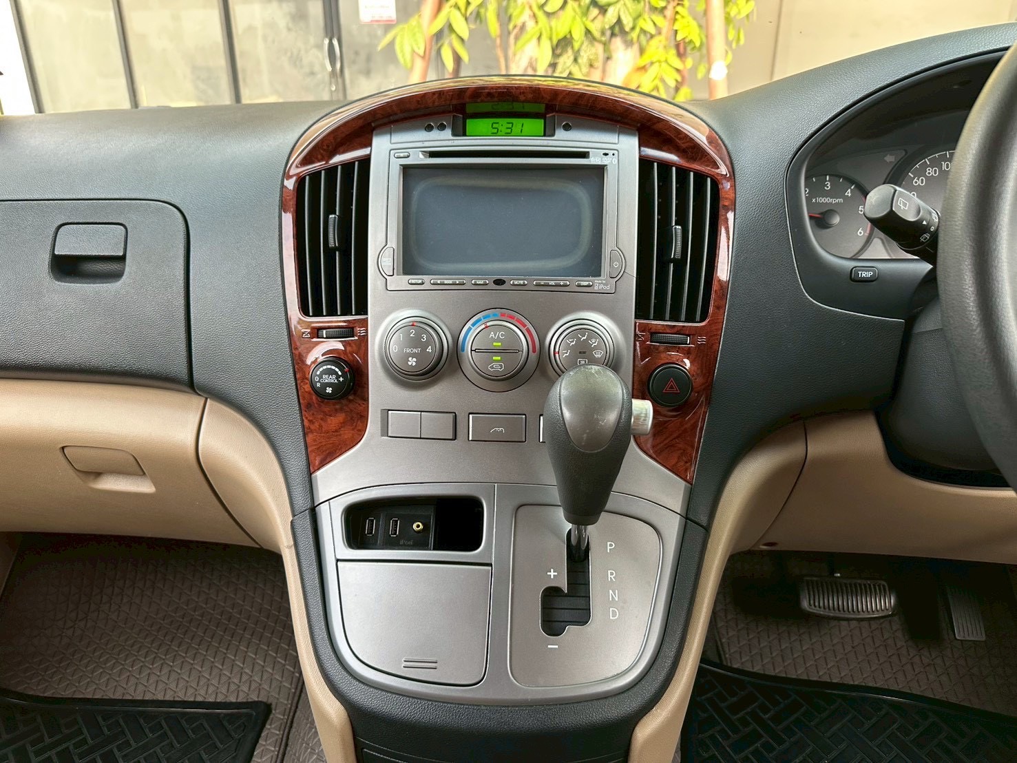 Hyundai H-1 Deluxe ปี2011 รูปที่ 17