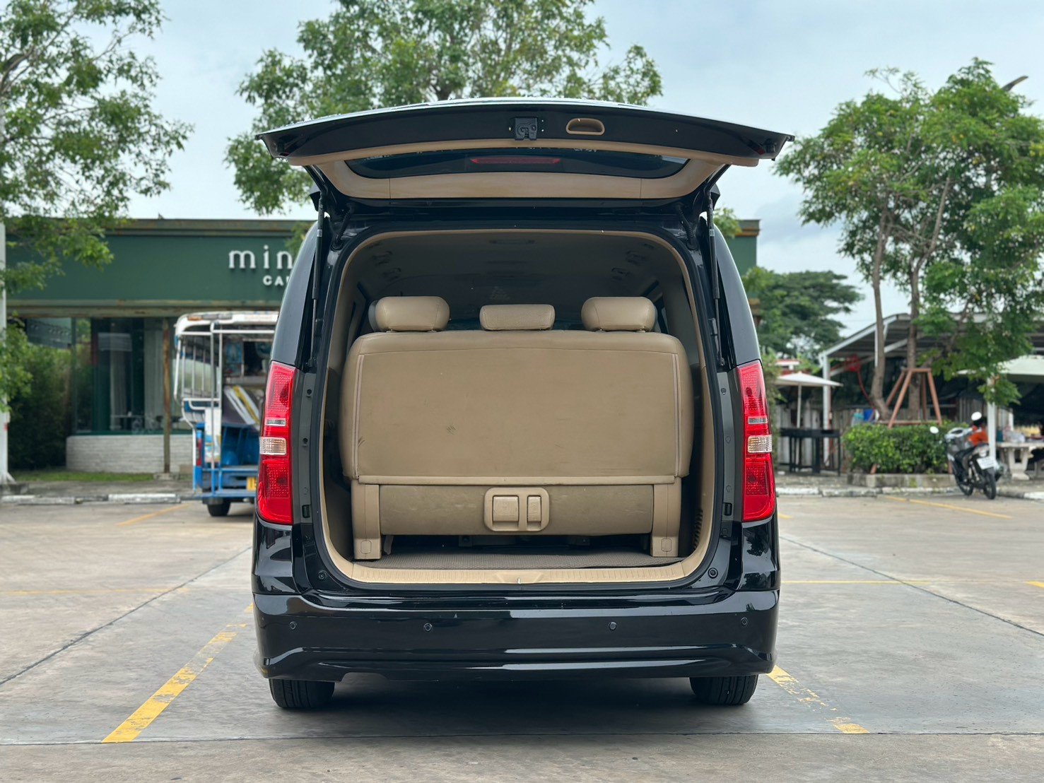 Hyundai H-1 2.5 รุ่น Deluxe ปี 2016 รูปที่ 6
