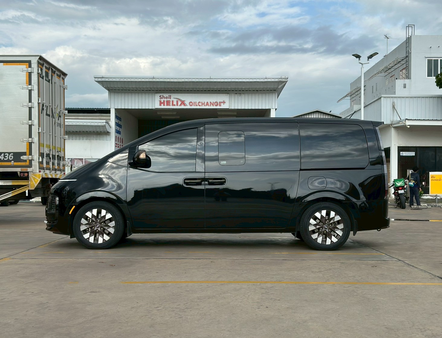 Hyundai Staria 2.2 Premium With Sunroof 2023 รูปที่ 8