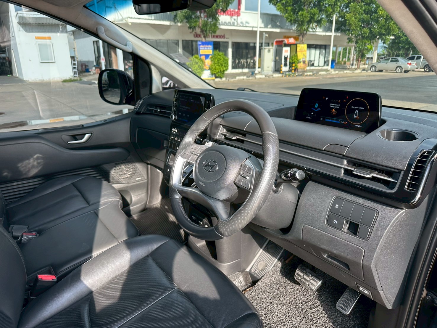 Hyundai Staria 2.2 Premium With Sunroof 2023 รูปที่ 11