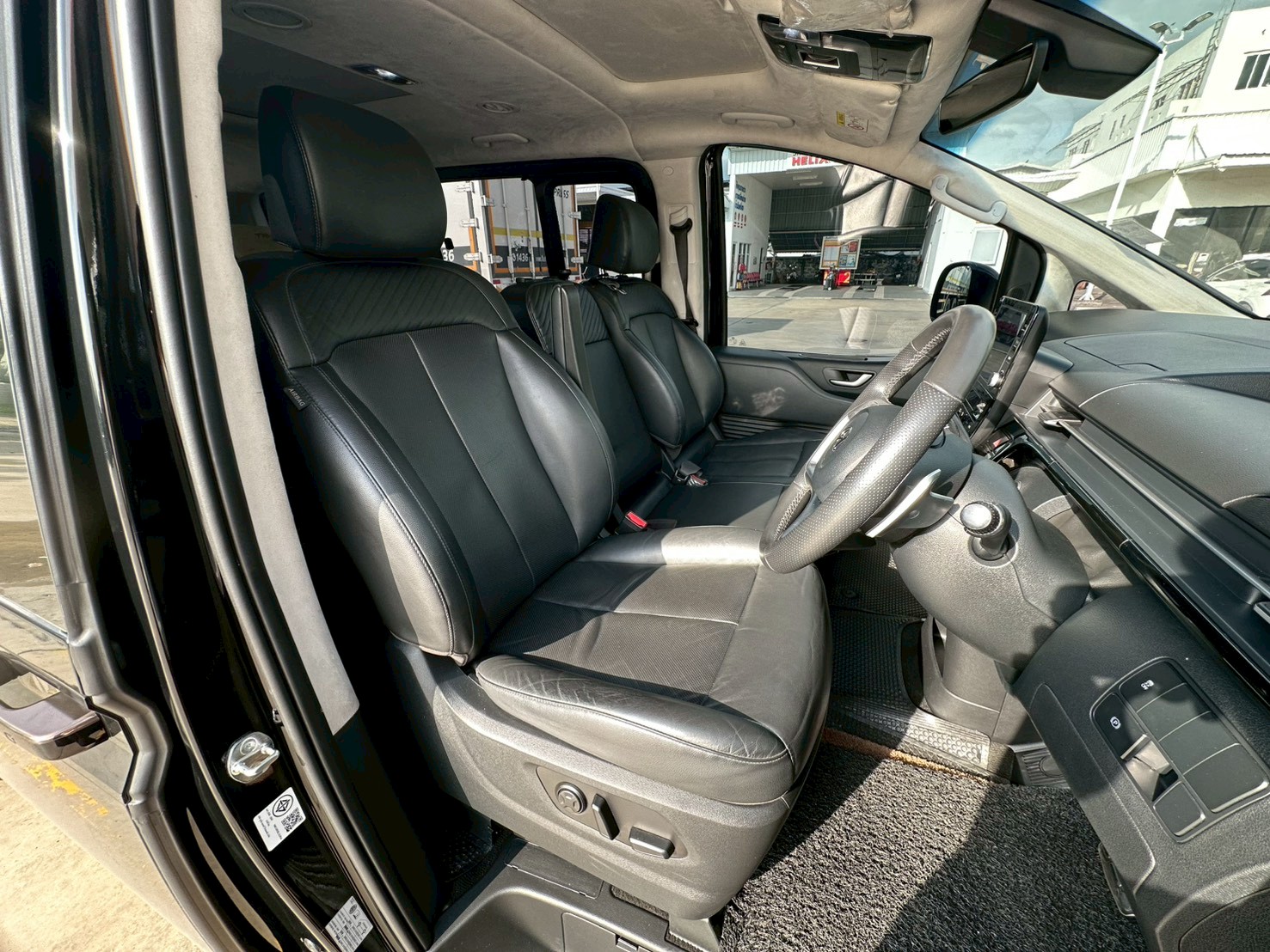Hyundai Staria 2.2 Premium With Sunroof 2023 รูปที่ 26