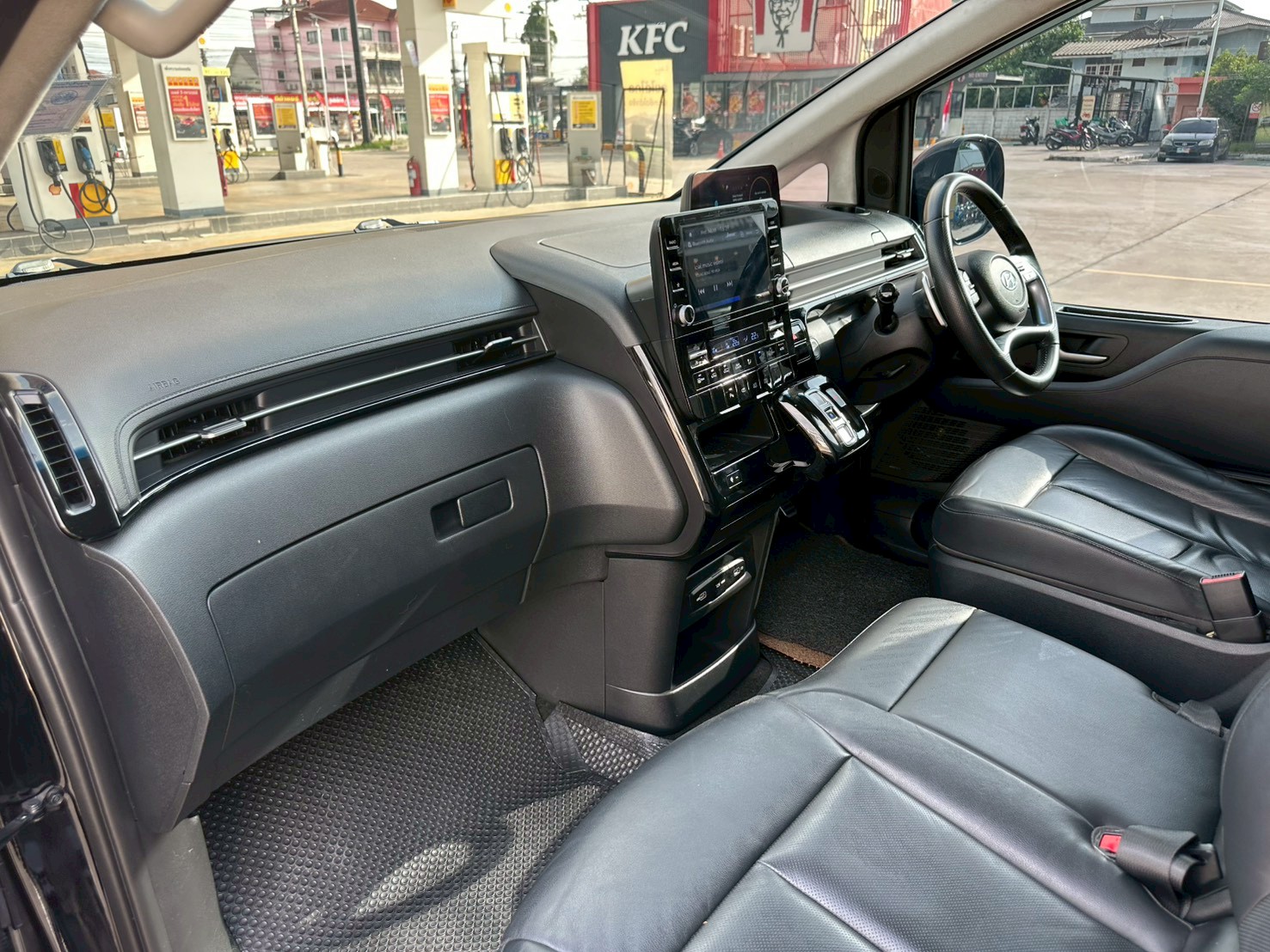 Hyundai Staria 2.2 Premium With Sunroof 2023 รูปที่ 20