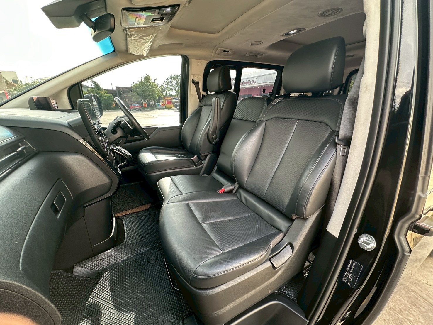 Hyundai Staria 2.2 Premium With Sunroof 2023 รูปที่ 28