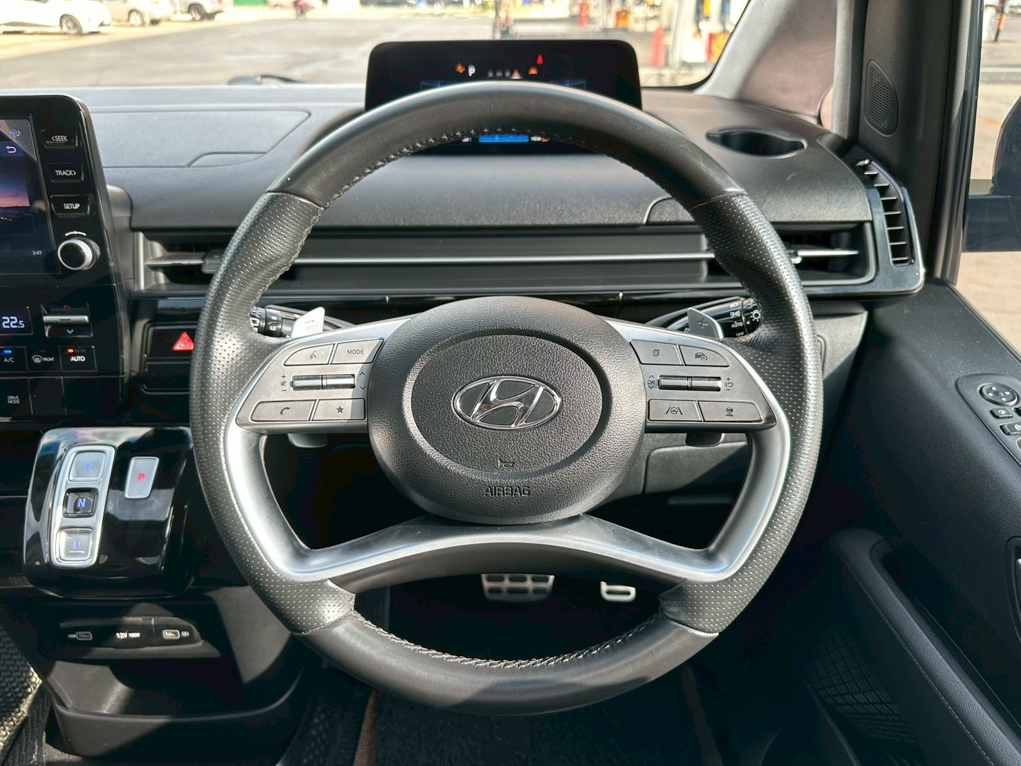 Hyundai Staria 2.2 Premium With Sunroof 2023 รูปที่ 10