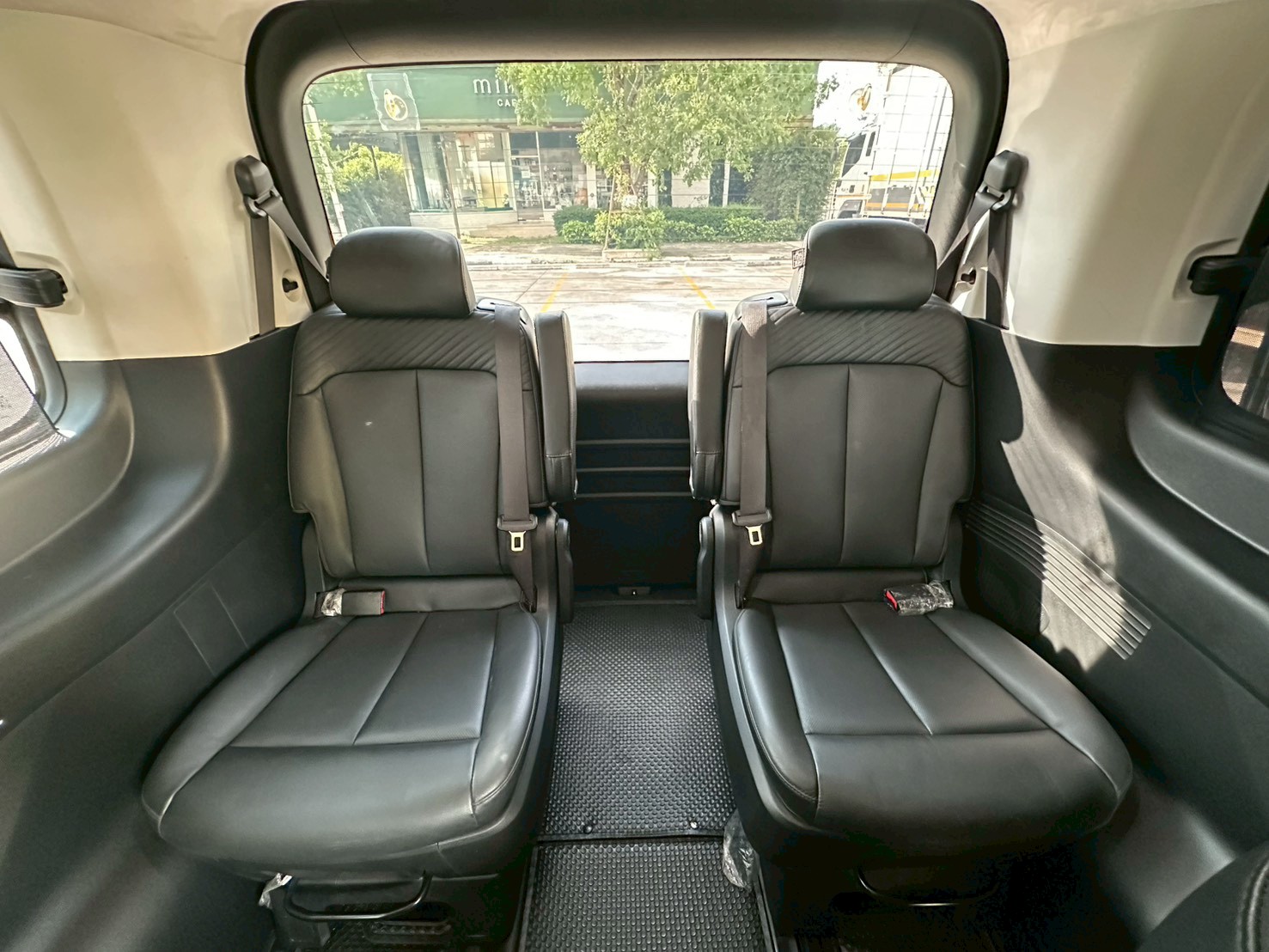 Hyundai Staria 2.2 Premium With Sunroof 2023 รูปที่ 30