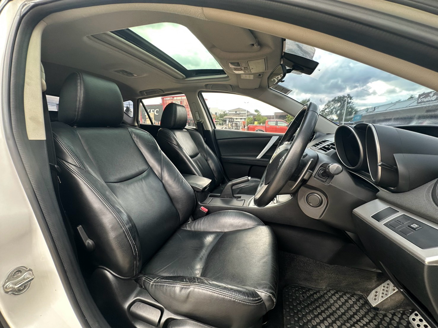 Mazda 3 2.0  Sports (Hatchback) ปี 2012 รูปที่ 13