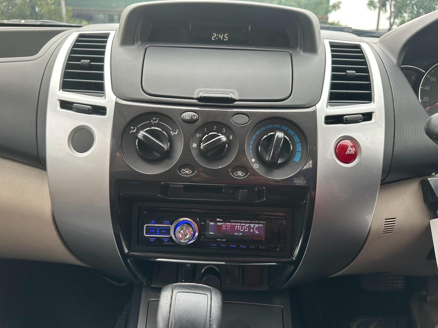 Mitsubishi Pajero Sport 2.5 ปี 2013  รูปที่ 15