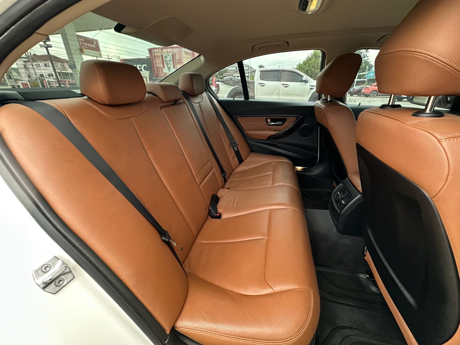 BMW 320i Luxury F30 ปี 2015 จด 2016 รูปที่ 14