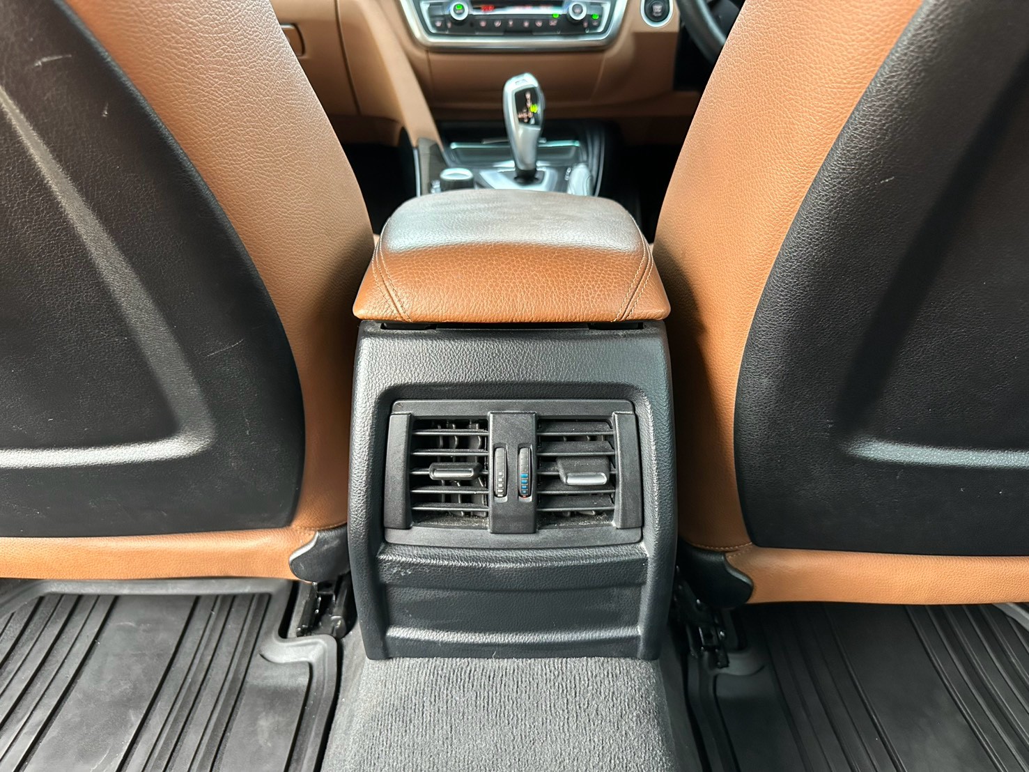 BMW 320i Luxury F30 ปี 2015 จด 2016 รูปที่ 15