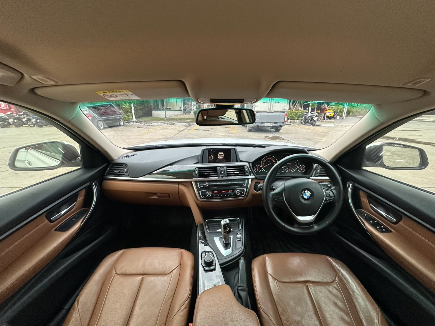 BMW 320i Luxury F30 ปี 2015 จด 2016 รูปที่ 11
