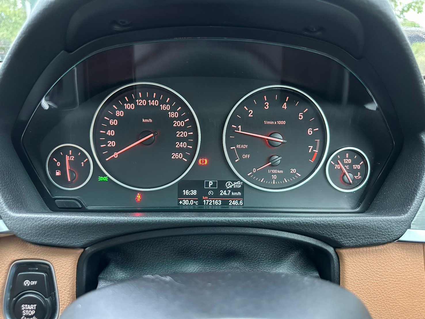 BMW 320i Luxury F30 ปี 2015 จด 2016 รูปที่ 16