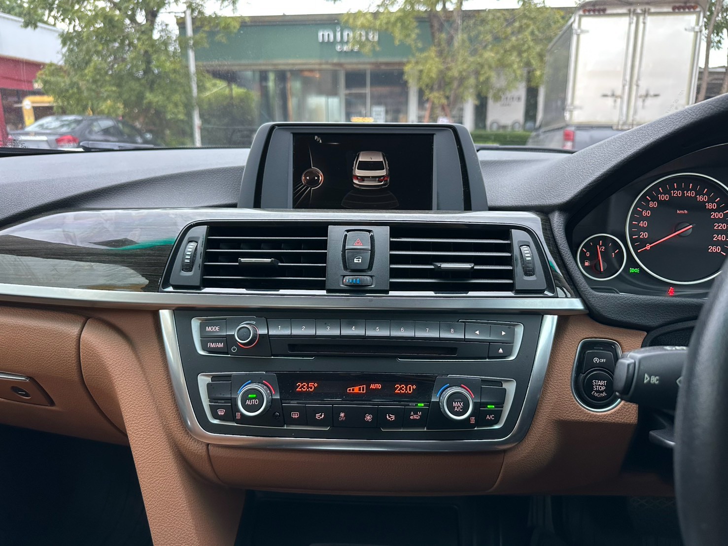 BMW 320i Luxury F30 ปี 2015 จด 2016 รูปที่ 12
