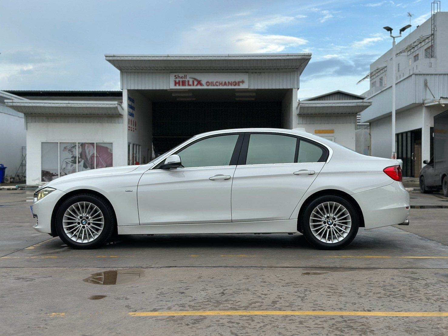 BMW 320i Luxury F30 ปี 2015 จด 2016 รูปที่ 4